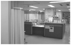 写真：東京慈恵医大病院の外来化学療法室の受付