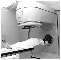 写真：放射線治療装置リニアックを使っての放射線治療シーン