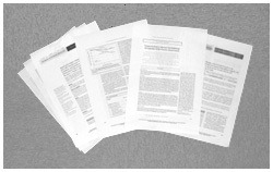 写真:臨床試験データの論文