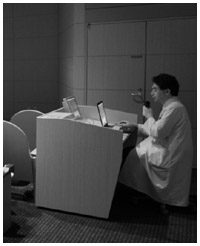 写真:症例を発表する外科医長の大矢雅敏さん
