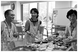 写真:食事の支度