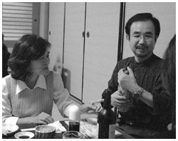 写真：ニノ坂さんと富士子夫人