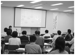 写真:片山さんの「尾道方式」の講演
