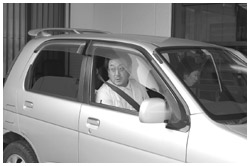 写真:往診車