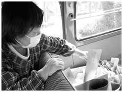 写真:車に積まれたままの左官道具