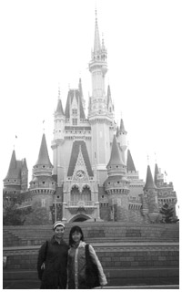 写真:妹さんに誘われて行ったディズニーランド
