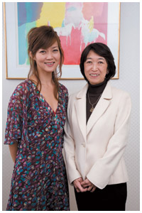 写真：洞口依子さんと高橋都さん