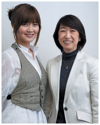 写真：洞口依子さんと高橋都さん