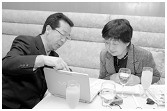 先人の知恵、技術機器の発達を結集して、最先端の治療は日々進歩する。忘れてはならないのが、それに携わる人々の惜しみない労力だ。治療の現場を支える人材の充実に、行政の後押しは不可欠なのだ