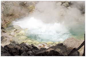 玉川温泉の源、大噴。湧出量は日本一を誇る