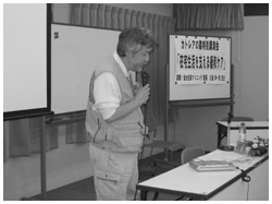 写真：仙台往診クリニックの川島孝一郎さんを迎えての「緩和ケア」講演会