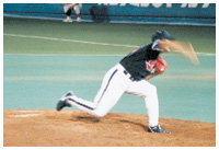 写真:盛田さんの投球フォーム