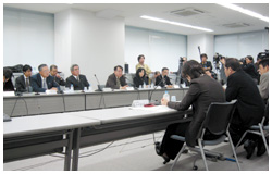 写真:混合診療の解禁についての関係者(患者団体等)からのヒアリング