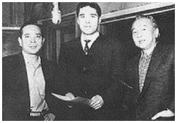 写真:作曲家の故吉田正さん、作詞家の故佐伯孝夫さんと