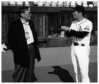 写真:野球解説者として王監督を取材中
