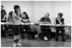 写真:現代劇「なぞらえ屋」公演直前の稽古風景