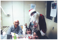 写真：クリスマスを国立がん研究センターで過ごす浅野さん