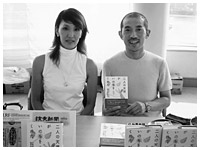 9月に横浜パシフィコで開催された日本血液学会、日本臨床血液学会会場内で自著の販売をする吉田さん夫妻
