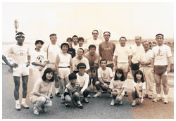 写真:「広田走ろう会」の仲間たちと