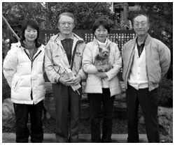 写真:2004年のお正月、娘たちと近くの神社へ初詣で