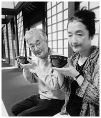 写真:川崎の自宅近くにある寺のお茶会で