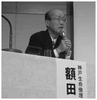 写真：講演中の額田さん