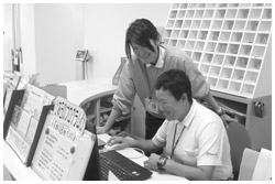 写真：事務仕事