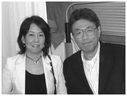 写真：主治医の山形基夫と青木さん