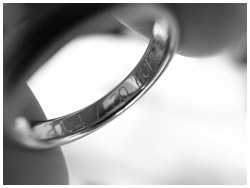 写真:ご主人にもらった2度目の結婚指輪