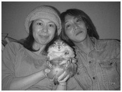 写真:結婚後2人で飼っていたプレーリードッグの「プチュ」と