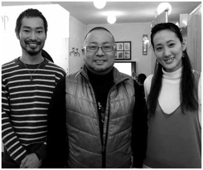 写真：豊さんを支えるスタッフ