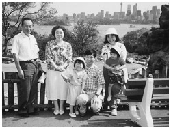 写真：シドニーに暮らしていたころの叔母の家族と祖父母