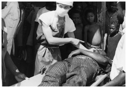 写真：1970年にはビアフラでの救護活動に参加した