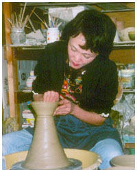 写真:制作中の川上さん