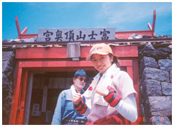 写真：退院後、マナスル遠征に向けたリハビリとして、富士山に登頂