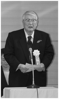 写真:2007年4月「みどりの学術賞」の式典