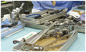 腹腔鏡下手術にはさまざまな機材が使われる
